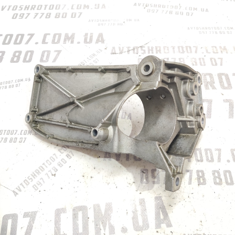 Кронштейн Volvo S60 III (18-) 2.0 Бензин OEM 31370633