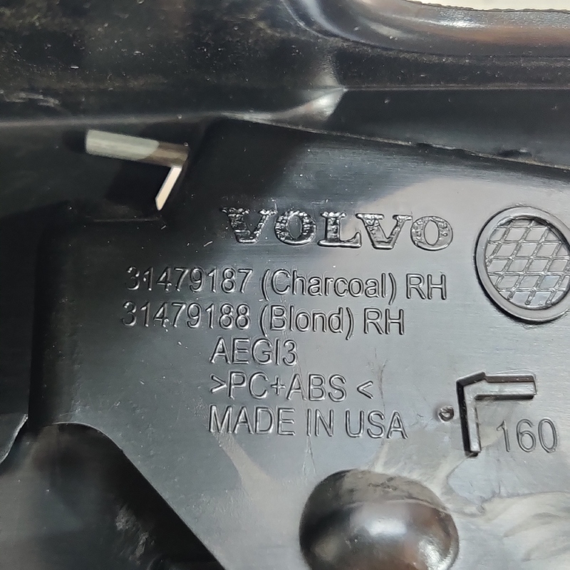 Накладка салону зад права Volvo S60 III (18-) 2.0 31479187
