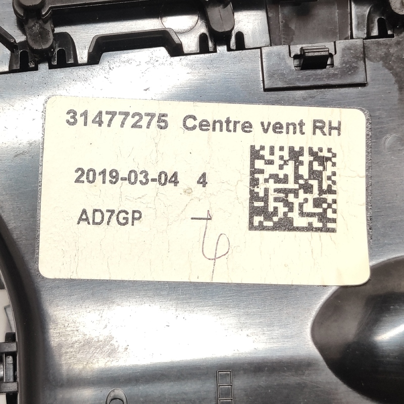 Дефлектор обдуву правий Volvo S60 III 18-24 2.0Б 31477275