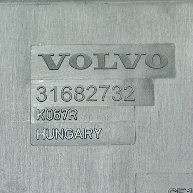 Блок запобіжників Volvo S60 III 18- 2.0 Бензин OEM 32209198
