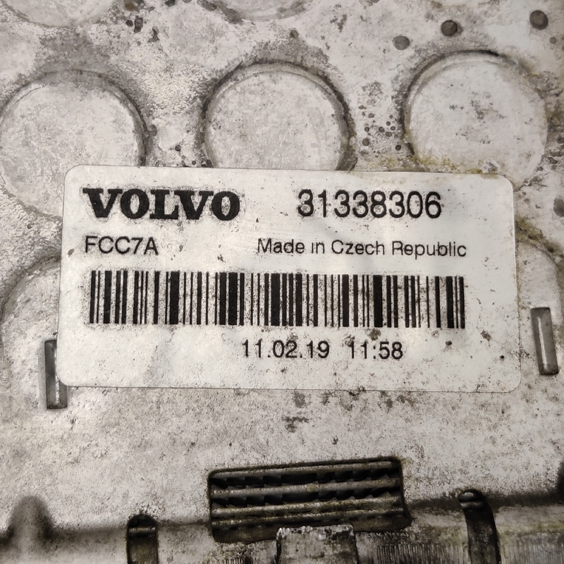 Інтеркулер Volvo S60 III SPA (18-) 2.0 бензин 31338306
