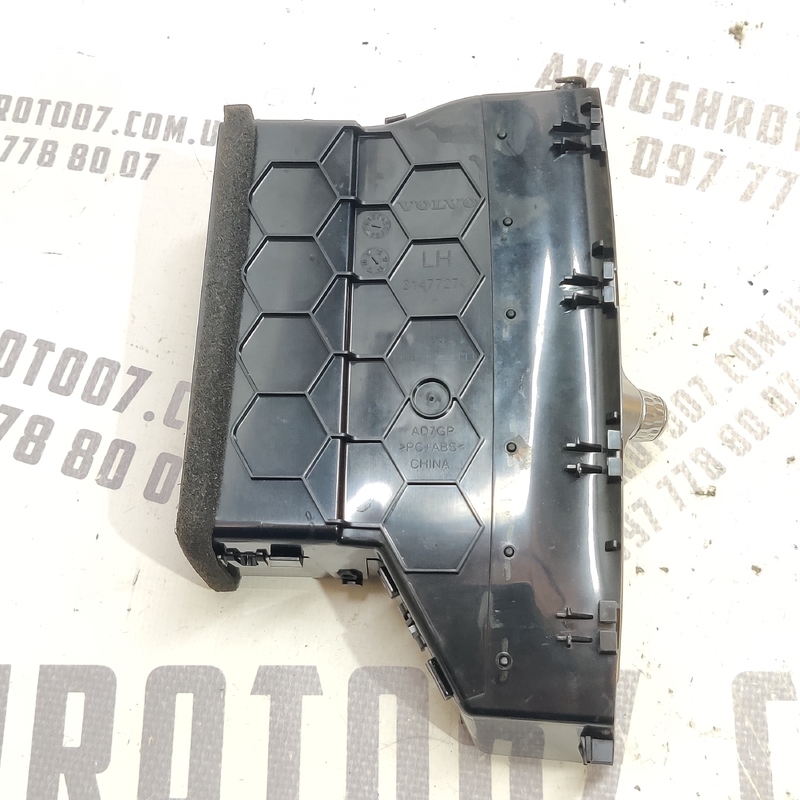 Дефлектор обдуву лівий Volvo S60 III (19-) 2.0Б 31477274