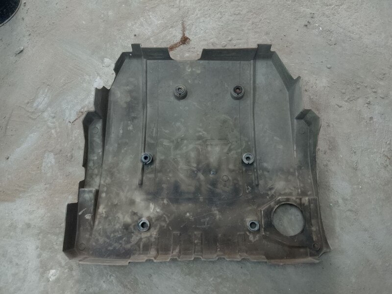 Кришка двигуна Mitsubishi Galant 8 (96-03) 2.4 бензин
