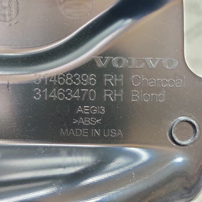 Накладка салону Volvo S60 (18-24) 2.0Б задня права 31468396