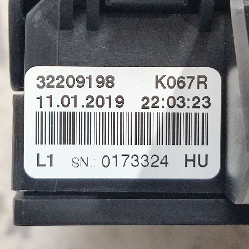 Блок запобіжників Volvo S60 III 18- 2.0 Бензин OEM 32209198