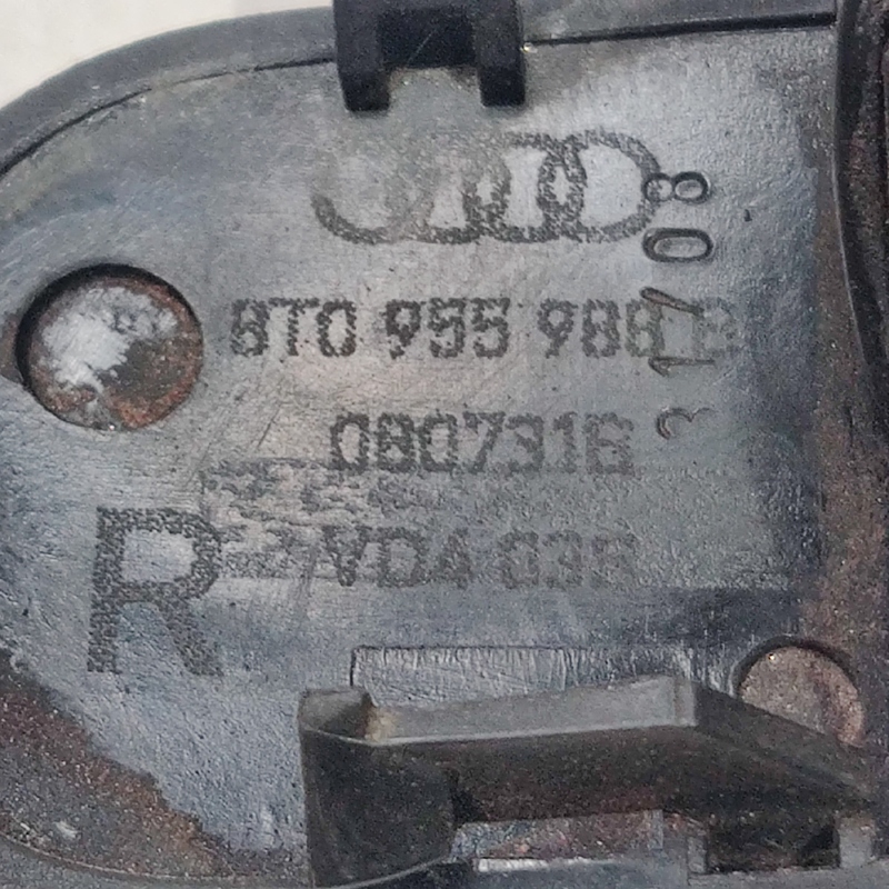 Форсунка омивача скла Audi A4 B8 (07-15) 2.0 Дизель Права