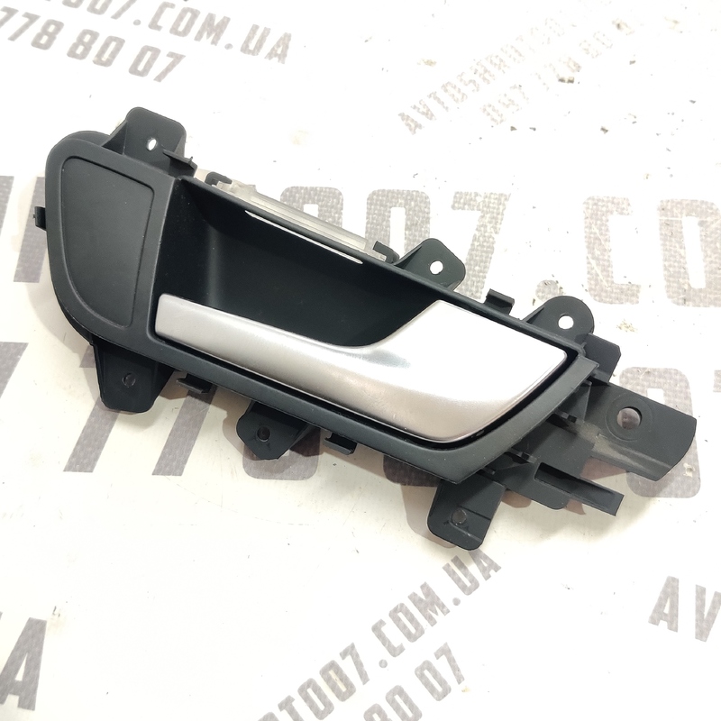 Дверна ручка внутр. Audi A4 B8 (07-15) 2.0D передня права