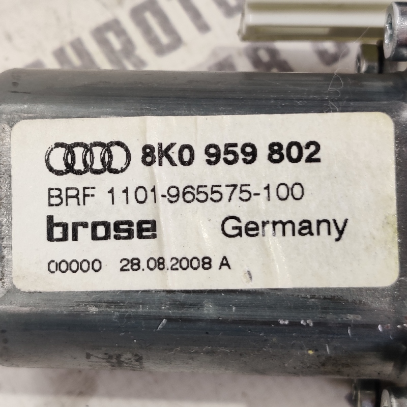 Мотор склопідіймача Audi A4 B8 07-15 2.0D перед правий