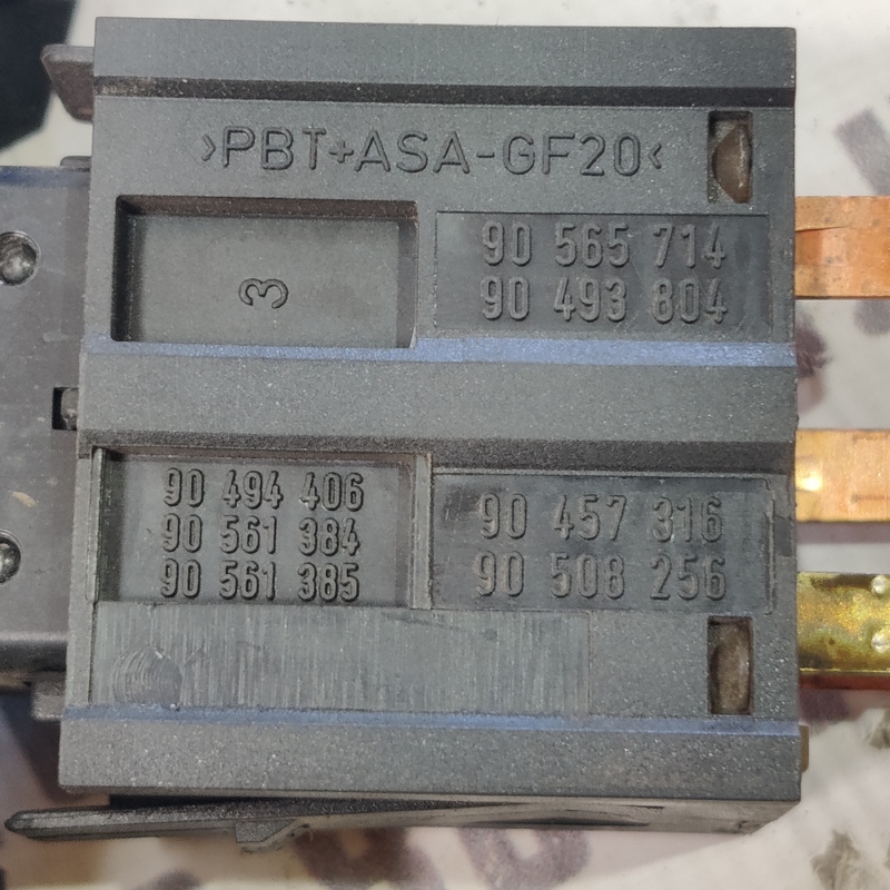 Кнопка аварійки Opel Astra G (97-04) 2.0D OEM 90561384