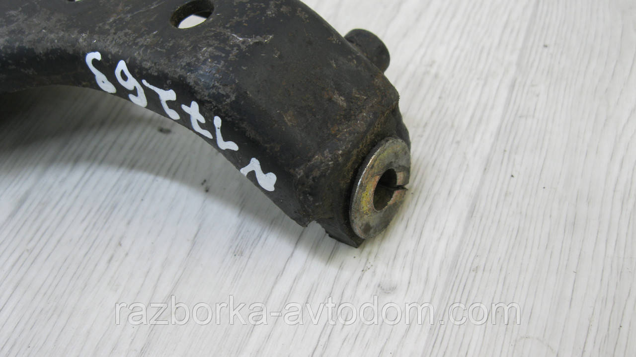 Кронштейн двигуна VW Transporter T3, Golf 2, Jetta 2, Caddy OE: 068130143A