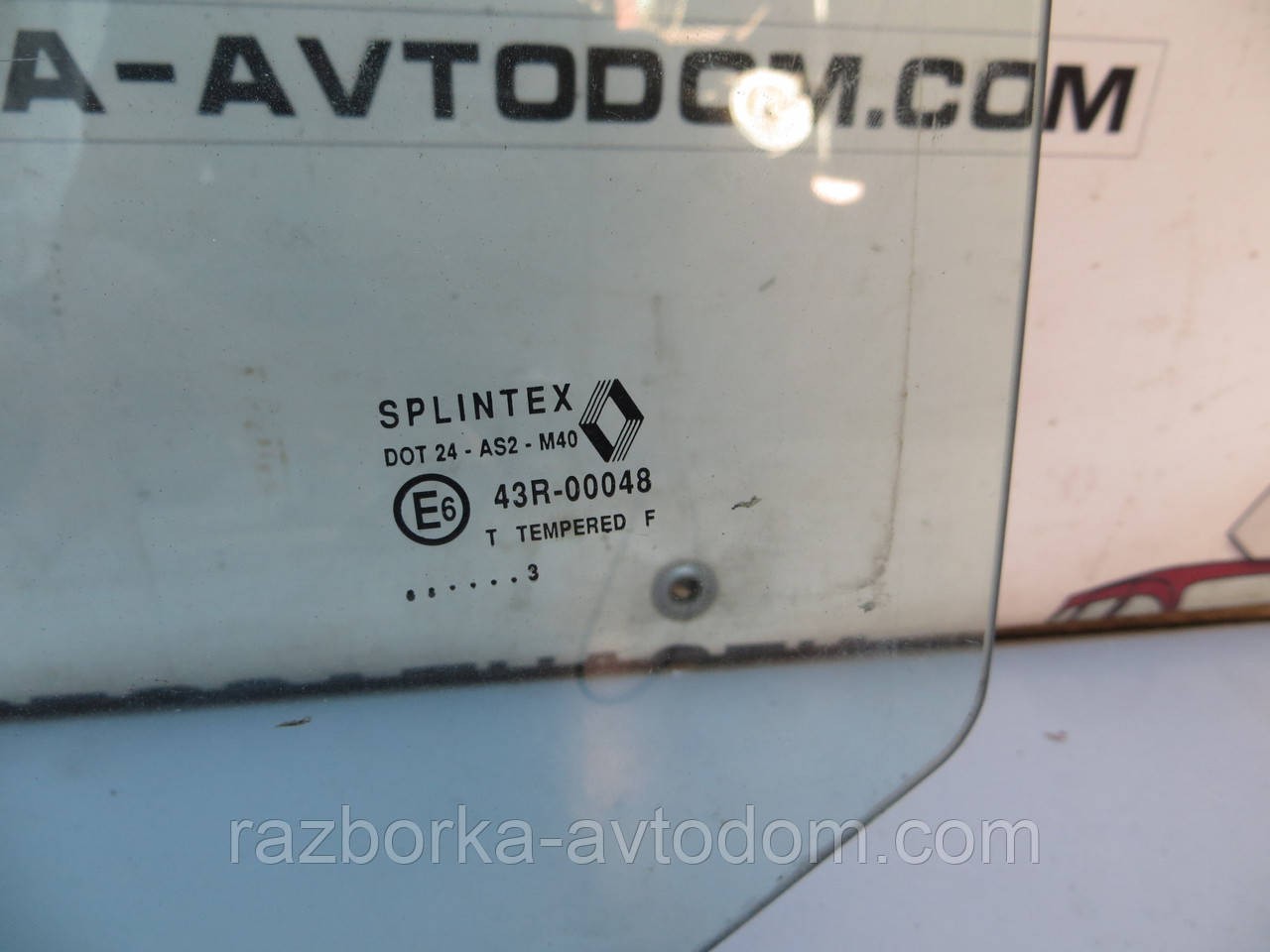 Скло заднього лівого дверей Renault Clio (1990-1998) ОЕ: 7701466072 OE 7701466071