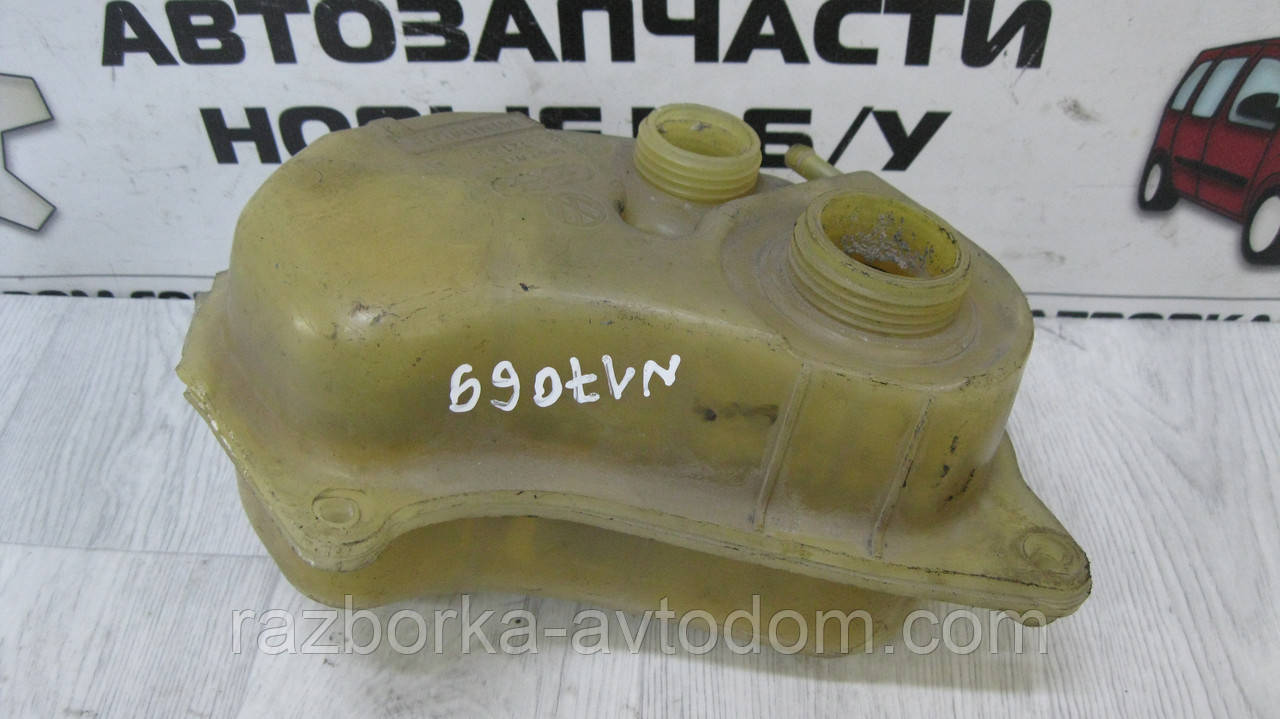 Бачок розширювальний Audi 80 B2 (1978-1987) OE: 811121407A