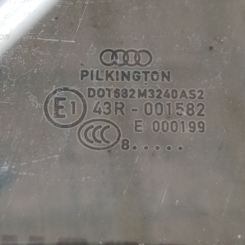 Скло дверей Audi A4 B8 (07-15) 2.0 дизель переднє ліве