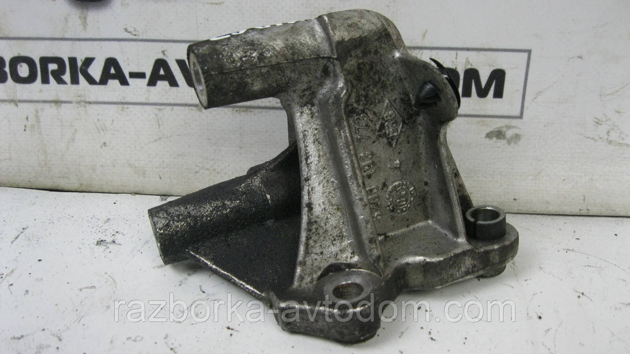 Кронштейн паливного насоса (ТНВД) Renault Megane 2 (2003-2009) Scenic, Laguna, Trafic, Vivaro OE:8200193773