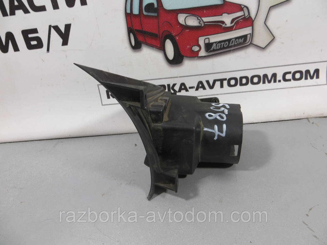 Повітродувка дефлектор у торпеді ліва BMW 5 E28 (1981-1987) ОЕ: 64221367567