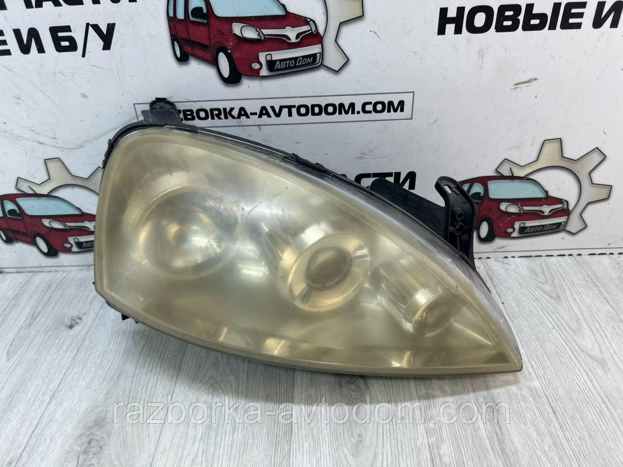 Фара права Opel Corsa C (00-06) OE:13100536
