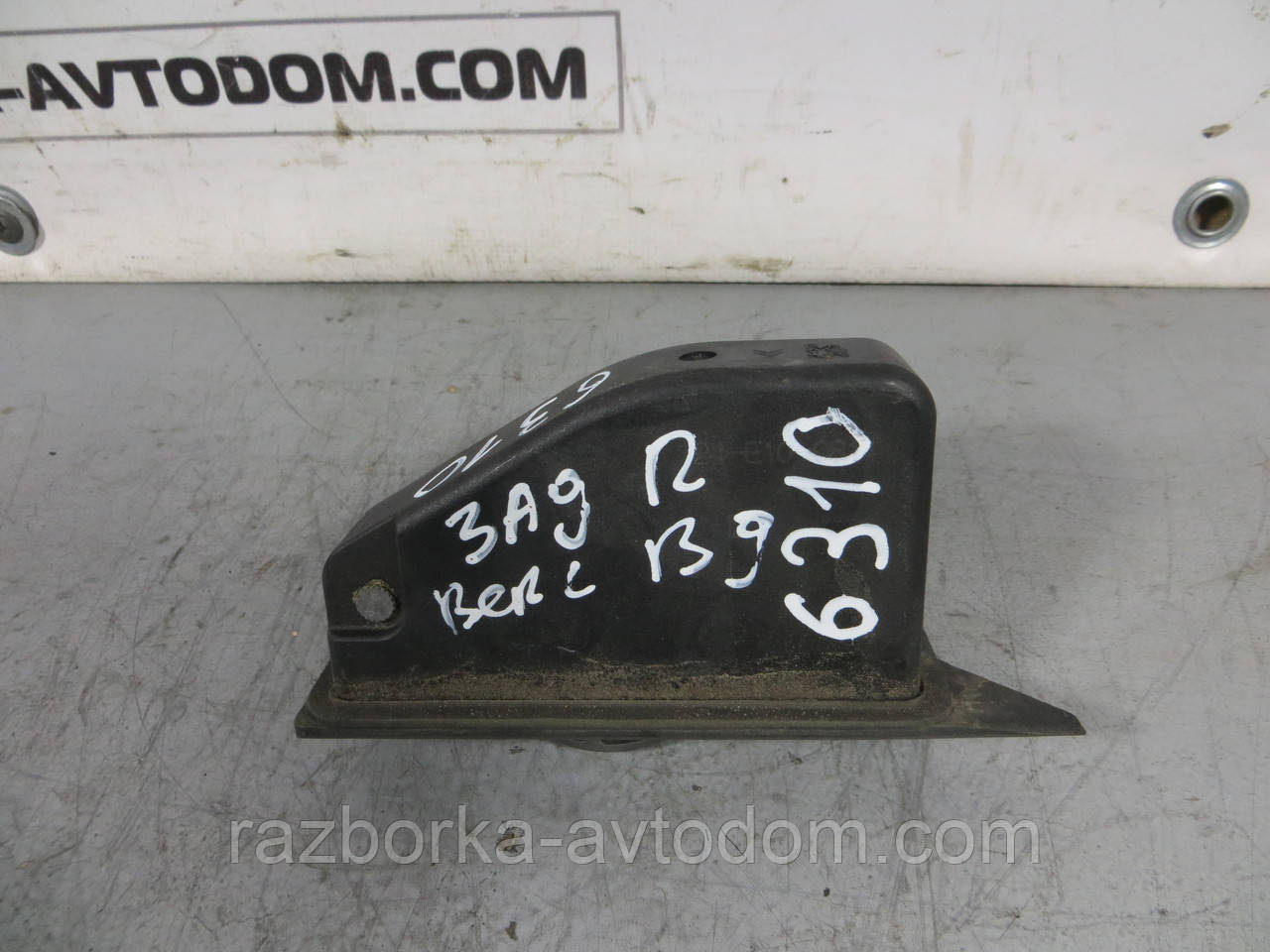 Обмежувач бічних зсувних дверей правих CITROEN BERLINGO (2008-2018) ОЕ: 9684579880