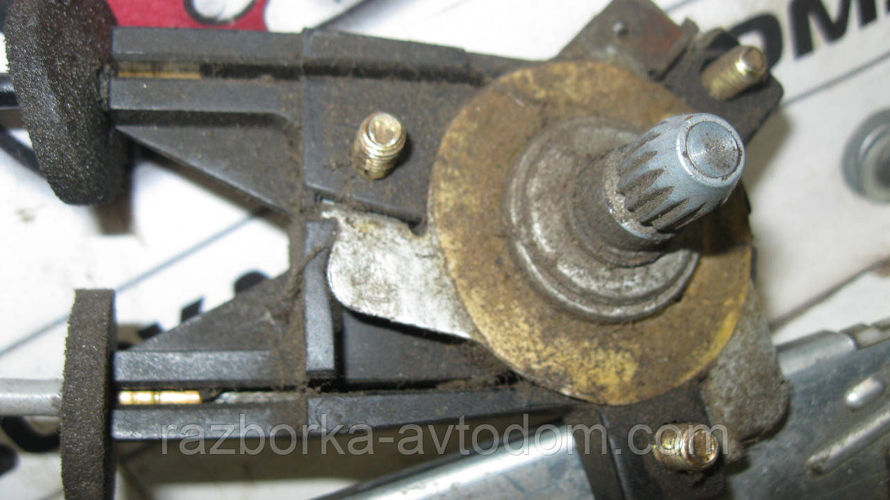 Склопідіймач задній лівий (механічний) Mazda 323 BG (1989-1994) OE:B455-73-560B