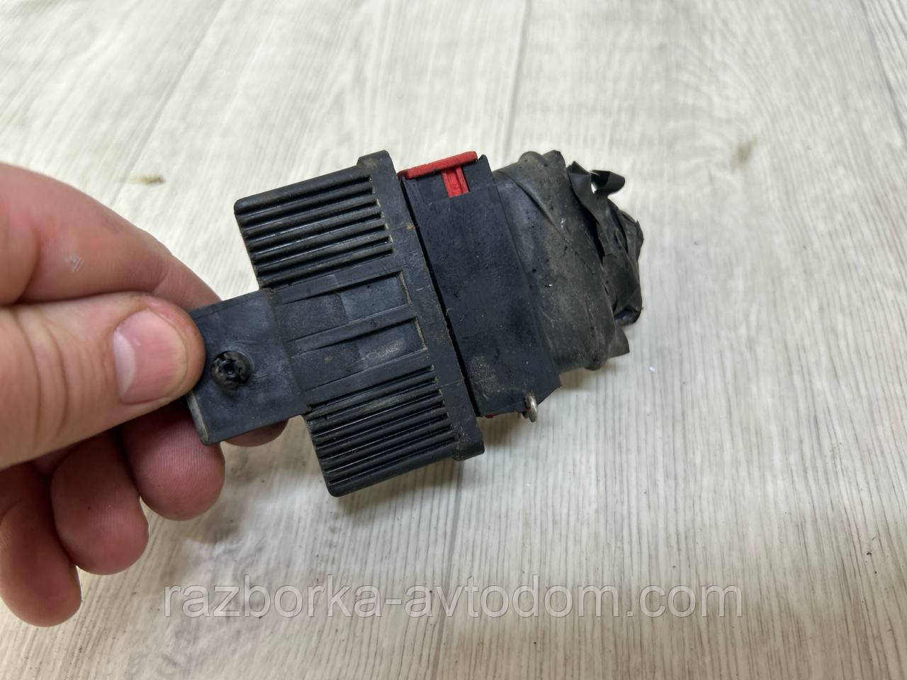 Реле паливного насоса 1.6HDI Peugeot 308, 508, 508, 308, 3008, 207, berlingo OE:240107