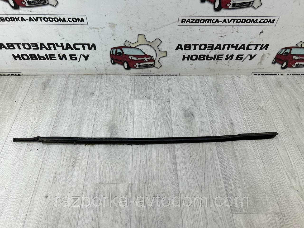 Ущільнювальна гумка скла дверей передньої правої (молодинг) PEUGEOT 407 (04-11) OE:9334C6