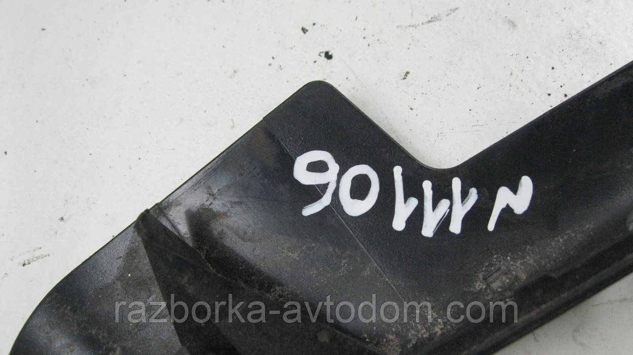 Накладка переднього правого сидіння VW Passat B5 (1997-2000) OE:3B0881088D