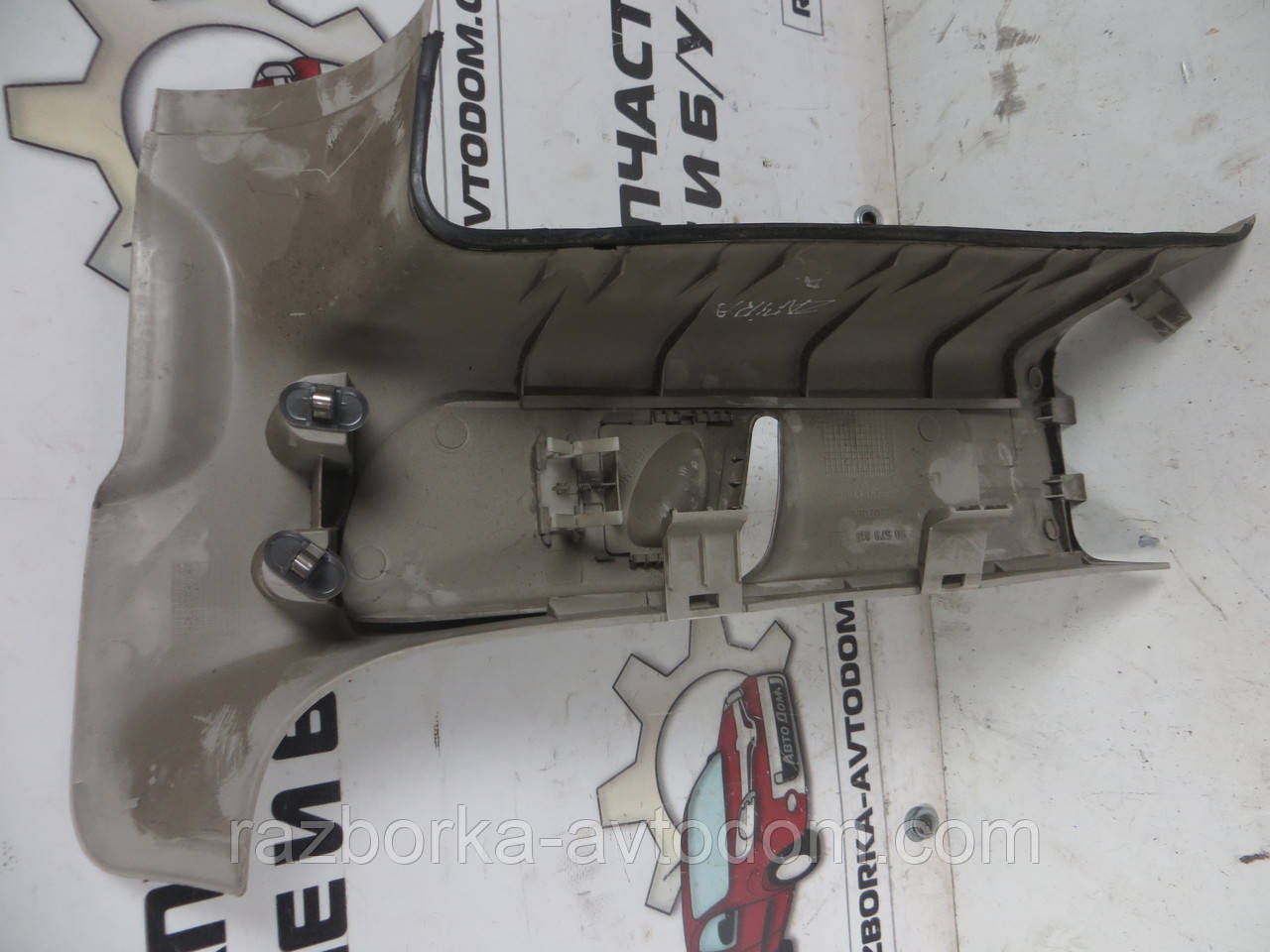 Накладка стійки середня права Opel Zafira A (1999-2005) OE:90579816