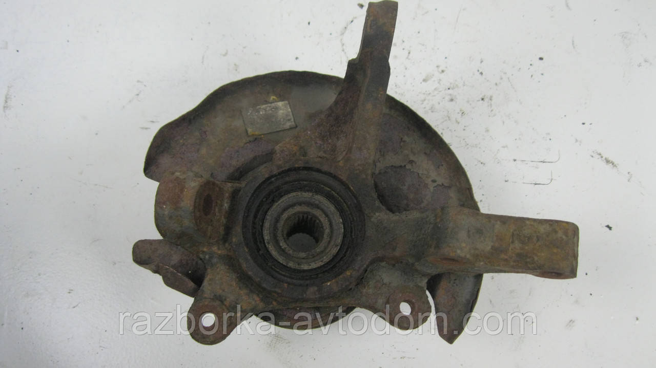 Поворотний кулак/ступиця передній лівий Nissan Sunny N13 (1986-1990) OE:4001550A00