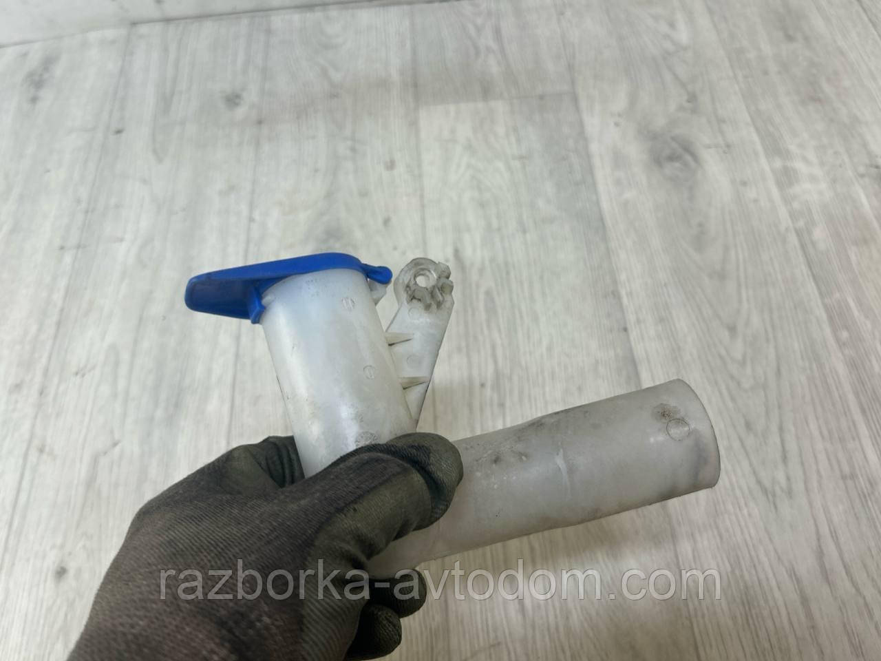 Горловина бачка омивача Ford Mondeo (07-10) OE:6m2117c615ah