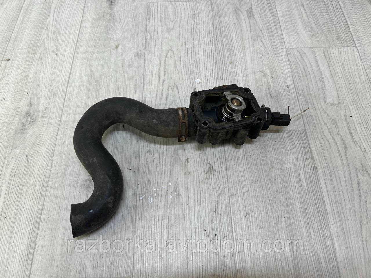 Термостат систем охолодження (91 °C, у корпусі) 1.6i, 1.4i Citroen C4, C3, C2, Berlingo OE: 9647265980