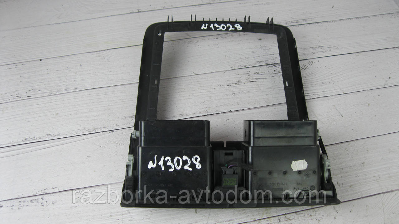Повітродувка дефлектор центральна VW Touran (2003-2010) OE:1T1819728B