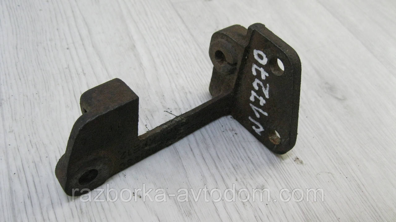 Кронштейн кріплення генератора VW Golf 2 (1983-1992), Jetta 2 (1984-1992) OE: 049903143C фото 2