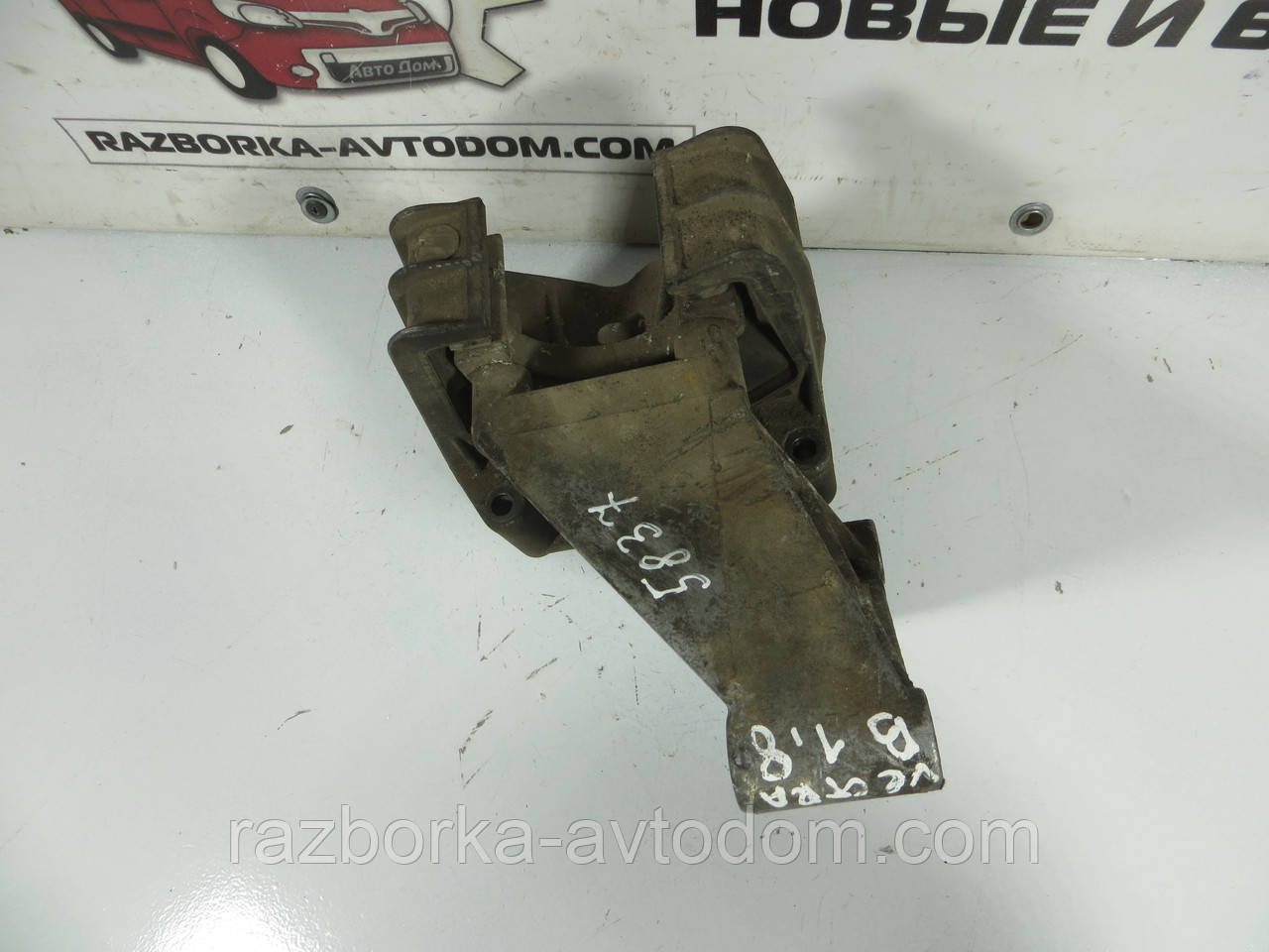 Кронштейн + подушка двигуна OPEL VECTRA B (1995-2003) ОЕ: 90496531 OE 90495514