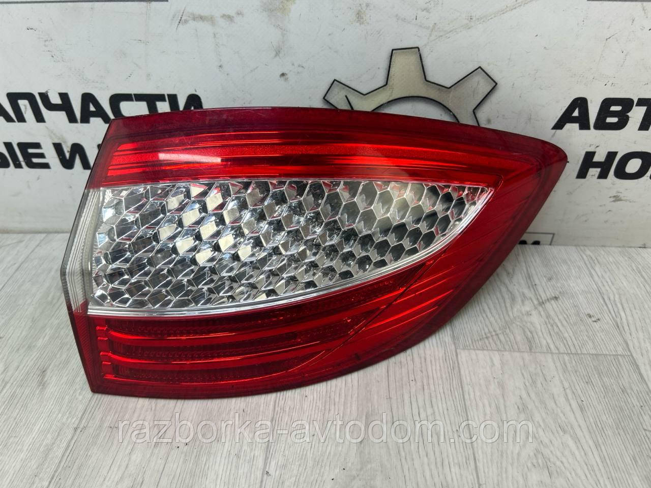Ліхтар (стоп) задній правий універсал Ford Mondeo MK4 (07-10) OE:7s7113404b