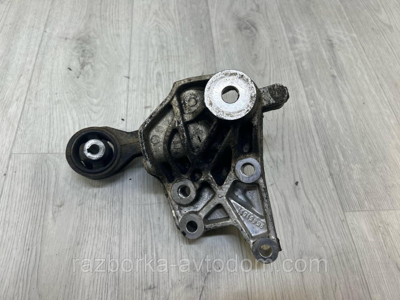 Кронштейн/кріплення подушки двигуна правий 2,0HDI Peugeot 407 (04-11) OE:96451611