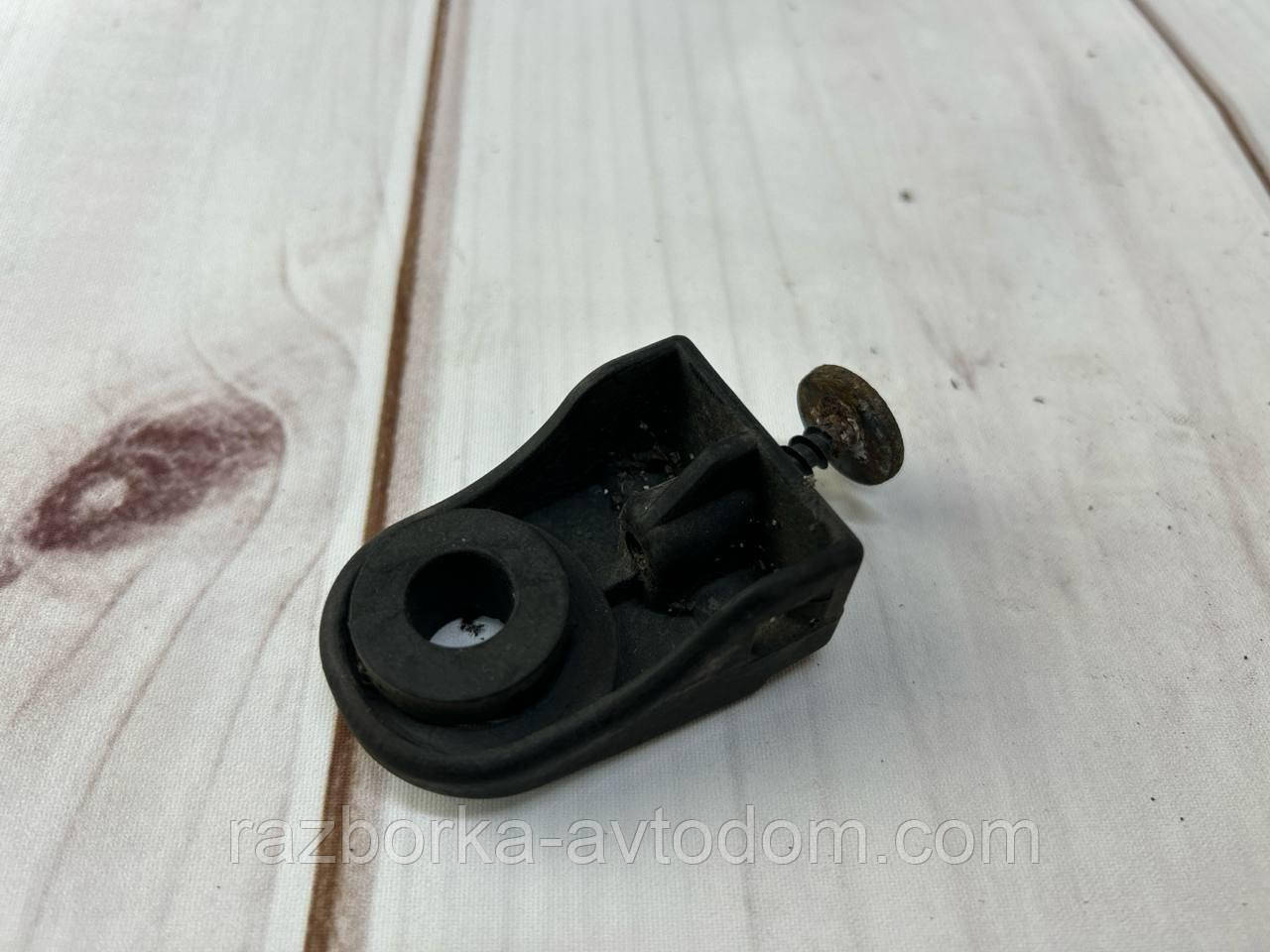 Кріплення, подушка радіатора верхня Peugeot 307 (02-09), Partner (08-18), Berlingo B9 (08-) OE:9628677880
