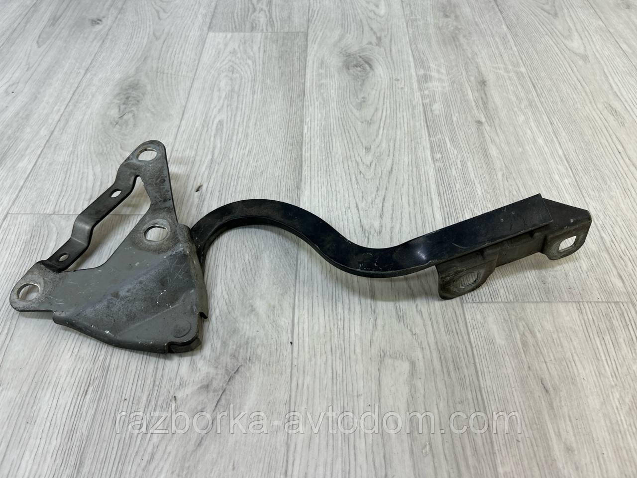 Петля капота ліва Opel Corsa C (00-06) OE:09114273