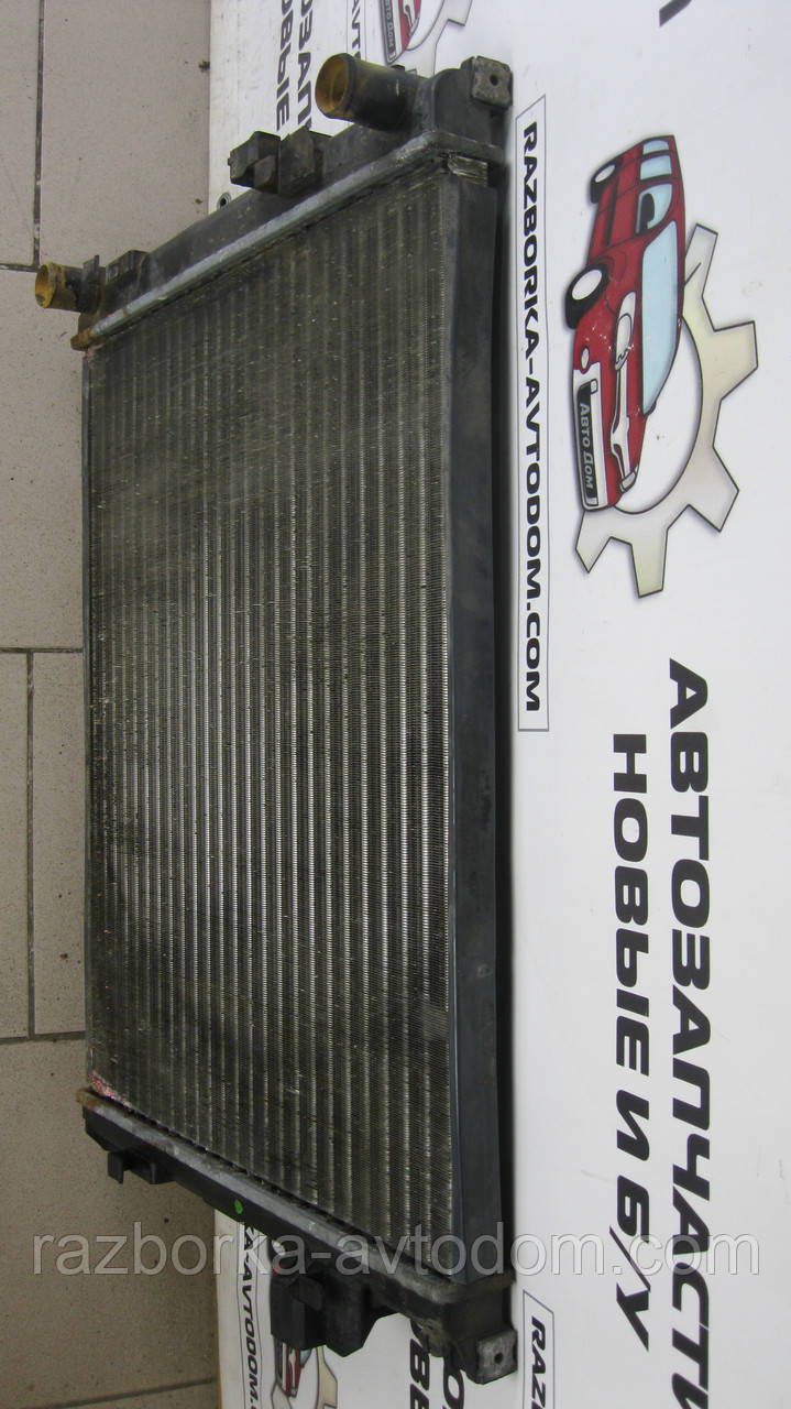 Радіатор охолодження основної Renault Trafic, Opel Vivaro, Nissan Primastar (2000-2014) 1,9CDI OE:8200073817