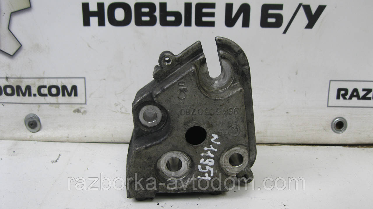 Кронштейн двигуна правий Citroen C4 Picasso (2006-2013) OE:1807 HJ