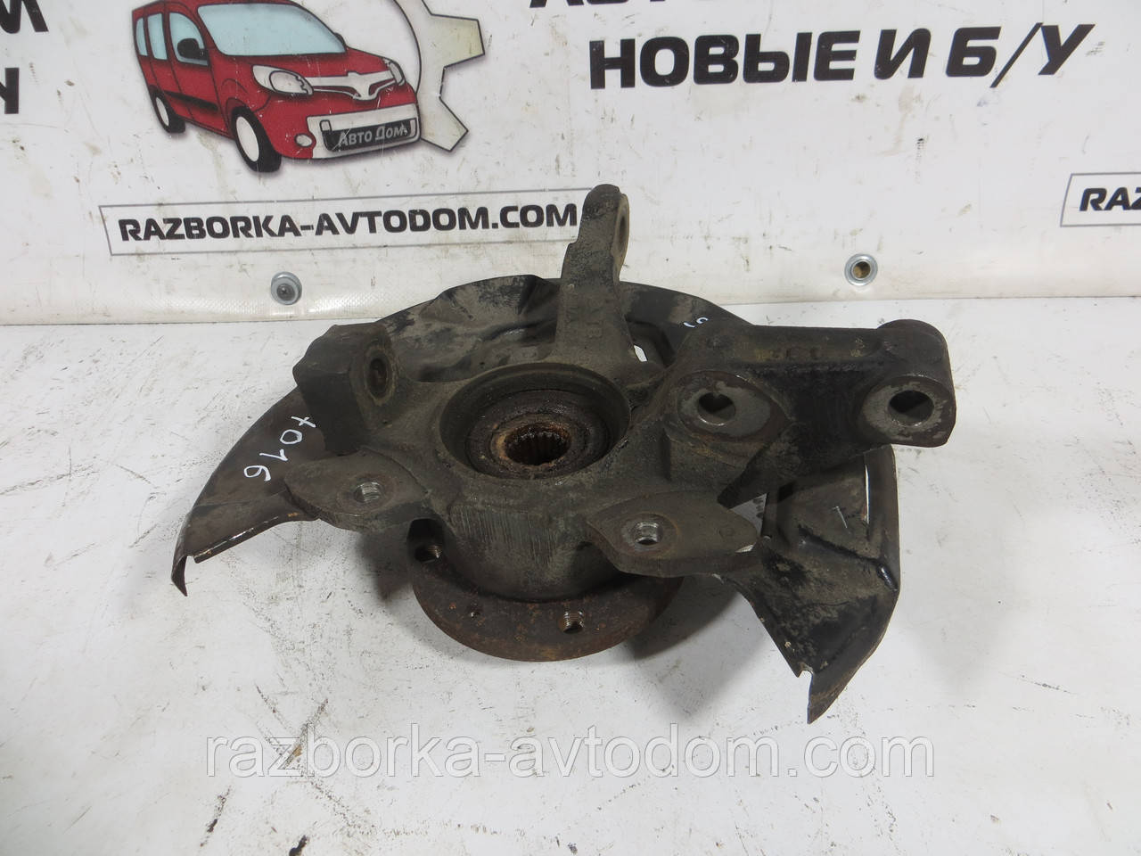 Поворотний кулак лівий без ABS 1.2 8 V, 1.4 8 V, 1.6 16 V, 1.9D FIAT DOBLO (2000-2005) ОЕ: 46538988
