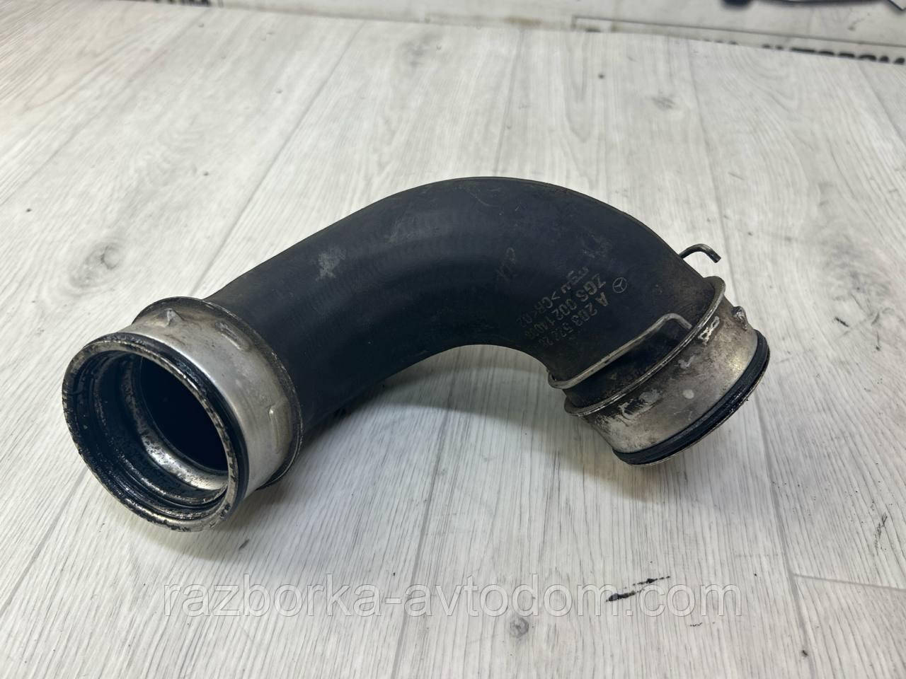 Патрубок інтеркулера Mercedes C-class 2.2cdi (W203) 2000-2007 OE:A2035282882