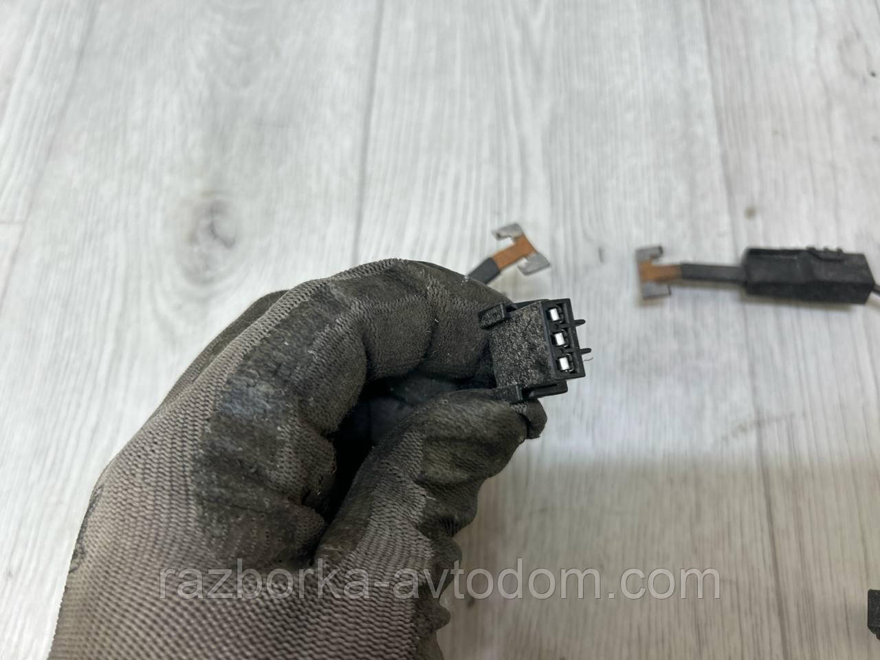 Дріт кришки багажника Opel Corsa C (2000-2012) OE:13122562
