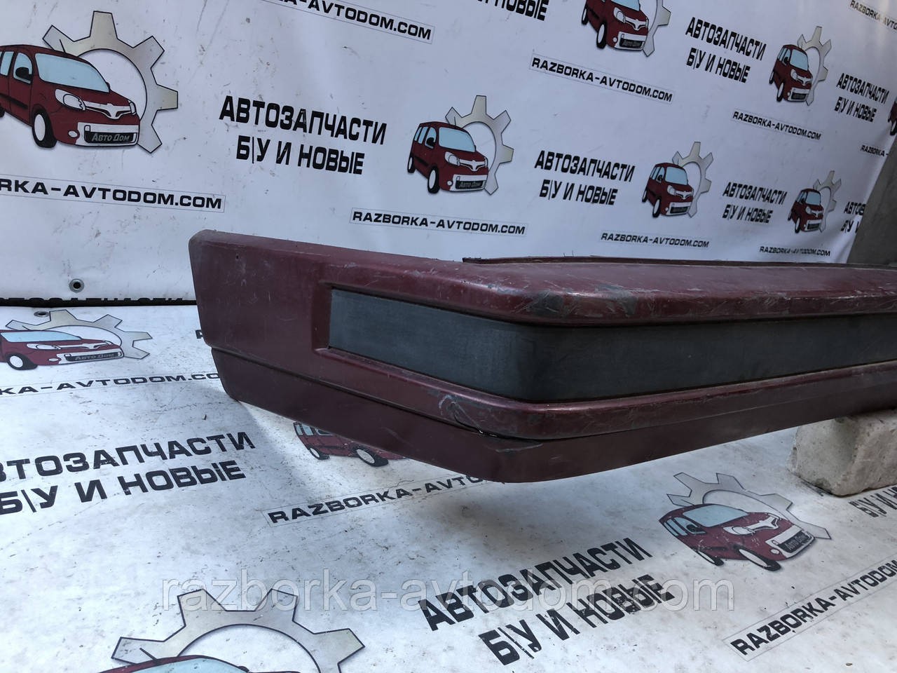 Бампер задній Nissan Bluebird T12/T72 (85-90) 85210-D4400