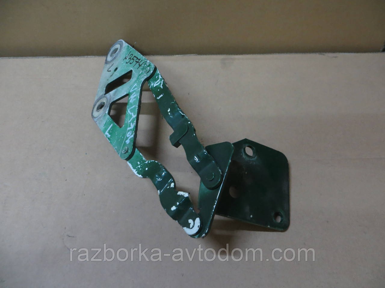 Петля капота ліва VW LT (96-06) 2D0823301B