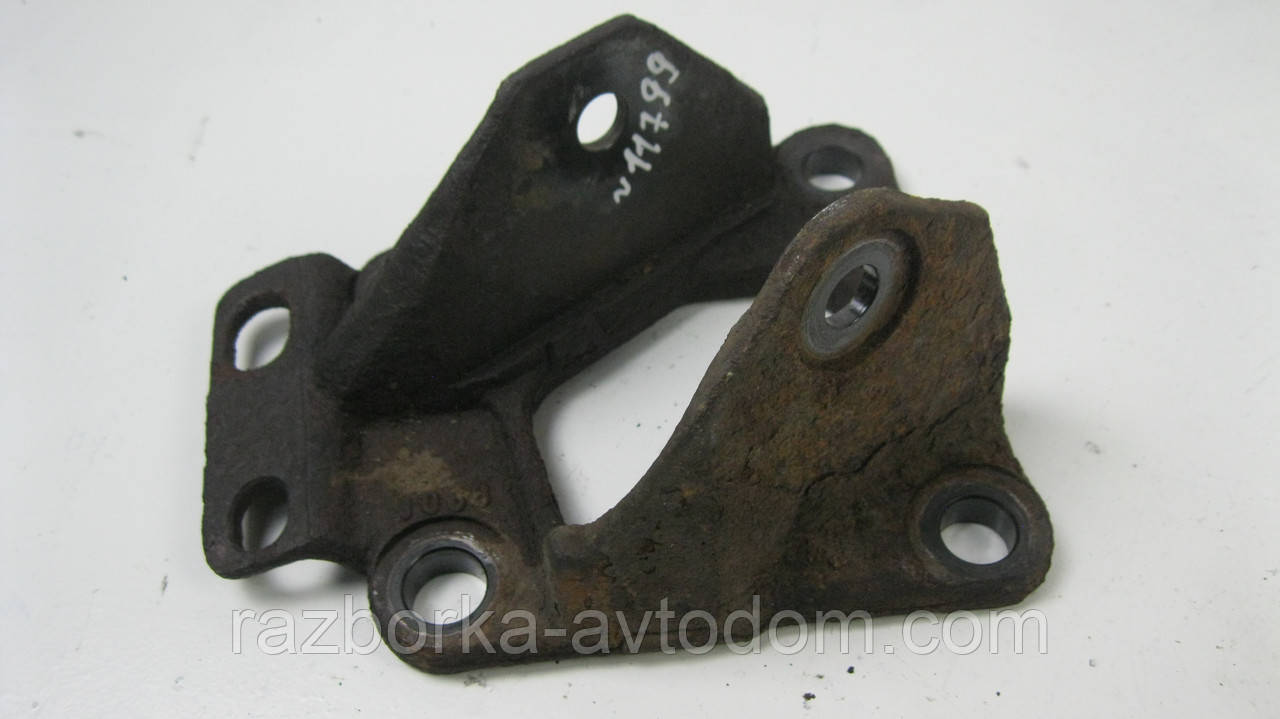 Кронштейн задньої балки правий Citroen C4 Picasso, Berlingo, Peugeot Partner OE:5156 33