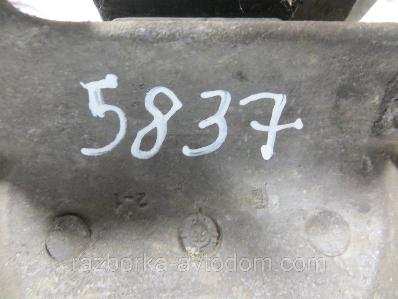 Кронштейн + подушка двигуна OPEL VECTRA B (1995-2003) ОЕ: 90496531 OE 90495514