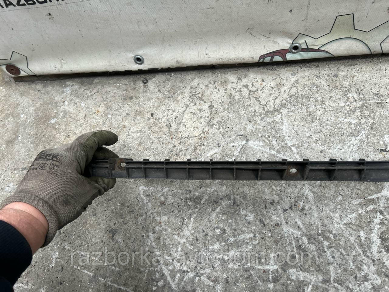 Кронштейн/ Кріплення бампера заднього (універсал) VW Passat B5 (1997-2005) OE:3b9807863