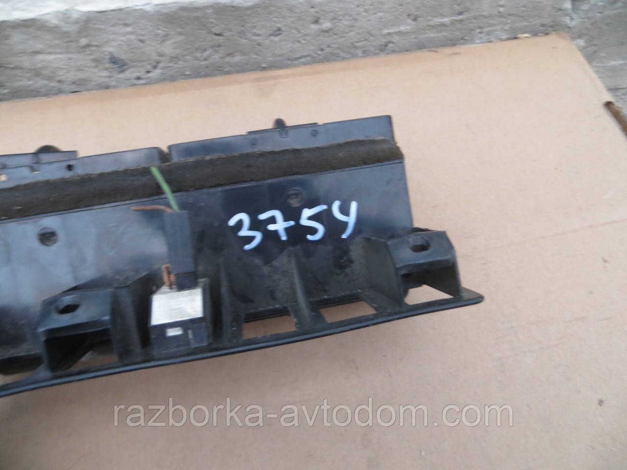 Повітропровід дефлектор торпеди центральний Opel Rekord E2 OE:GM90056240
