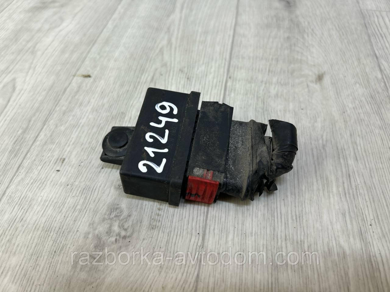 Реле паливного насоса 1.6HDI Peugeot 308, 508, 508, 308, 3008, 207, berlingo OE:240107