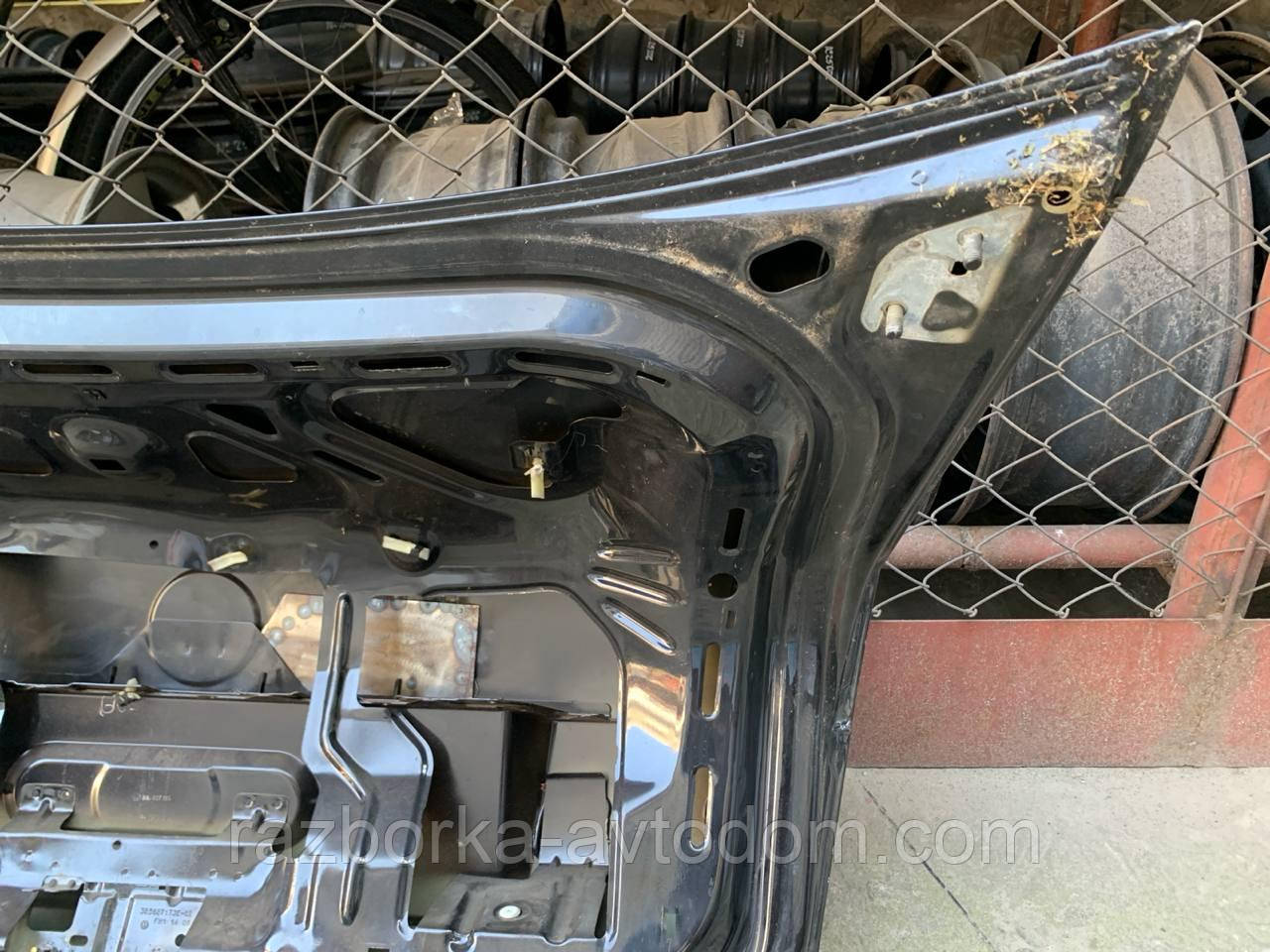 Кришка багажника седан Skoda Superb (02-08) OE:3U5827025G ДЕФЕКТ!!!
