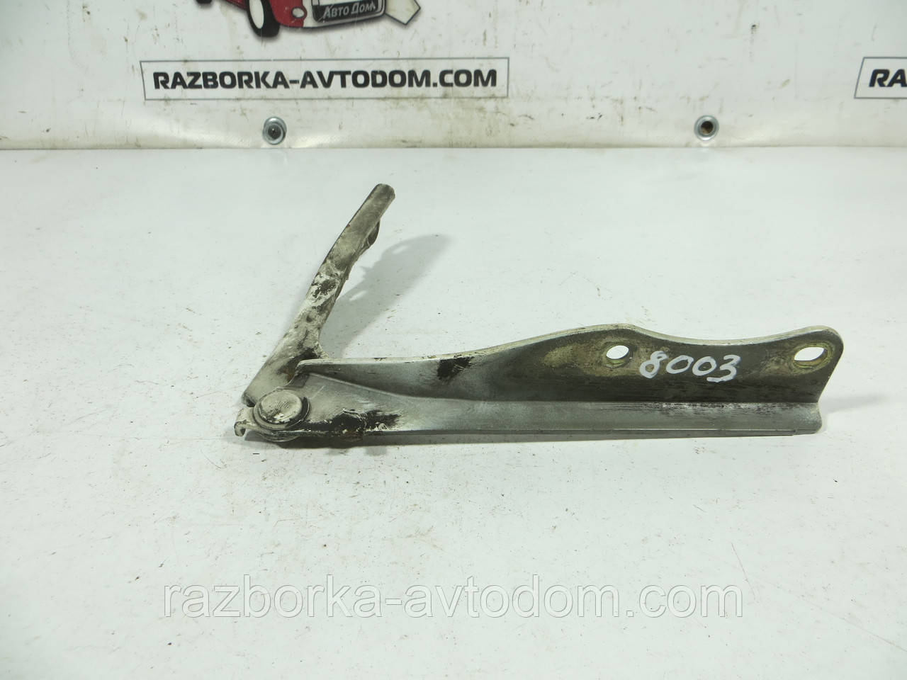 Петля капота права NISSAN VANETTE C23 (1991-2001) ОЕ: 654000C010